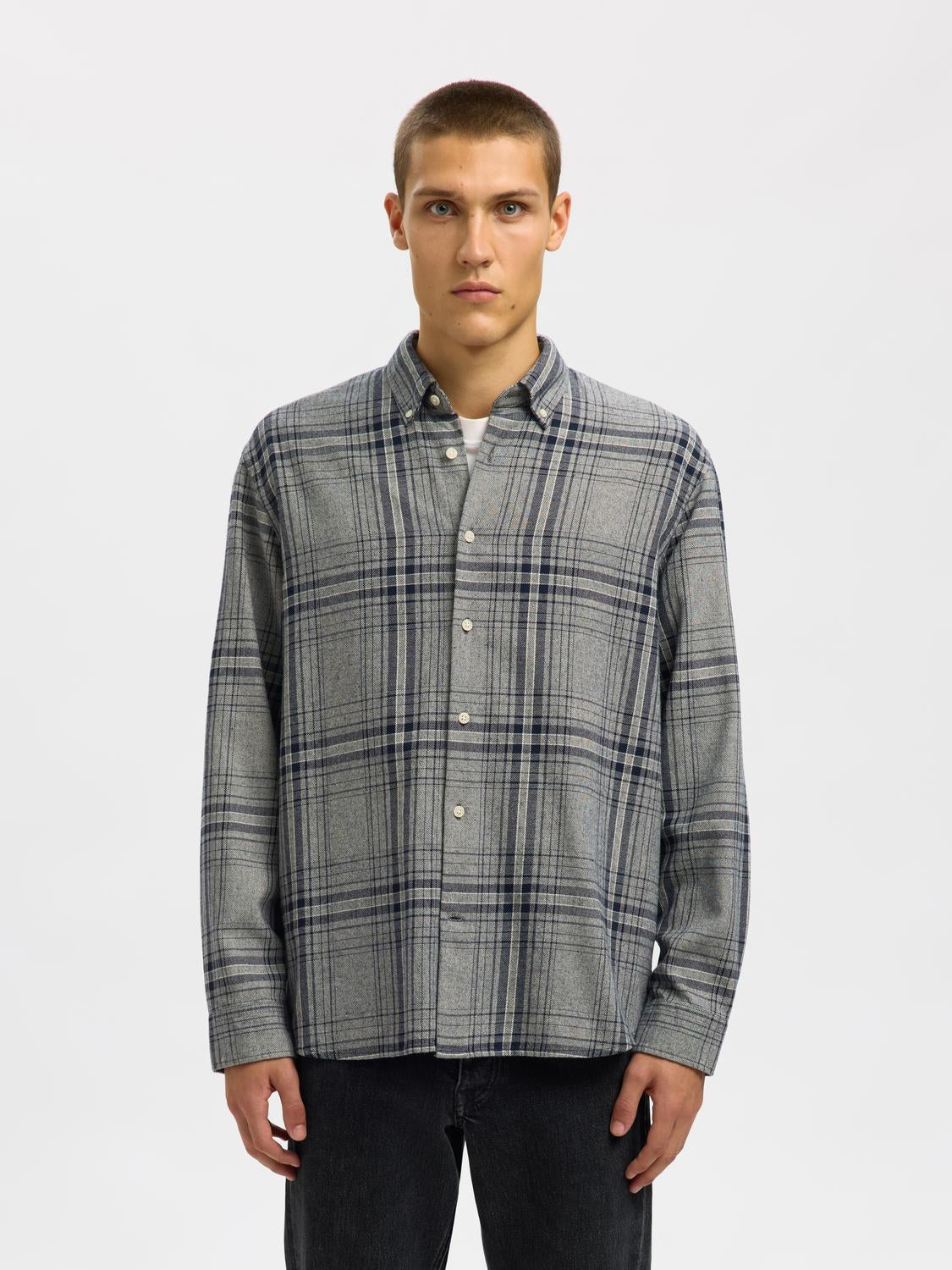 model_shot-front